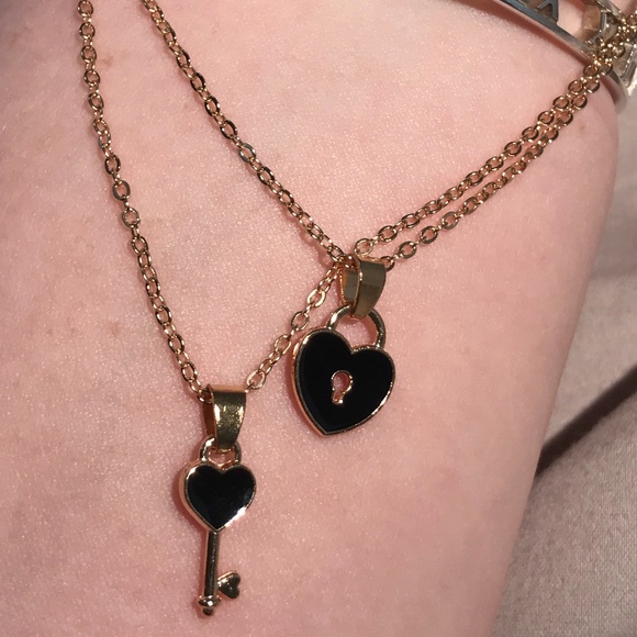 Heart and Heart Key Necklace Set in Gold Tone - New, never worn - Picture 7 of 13